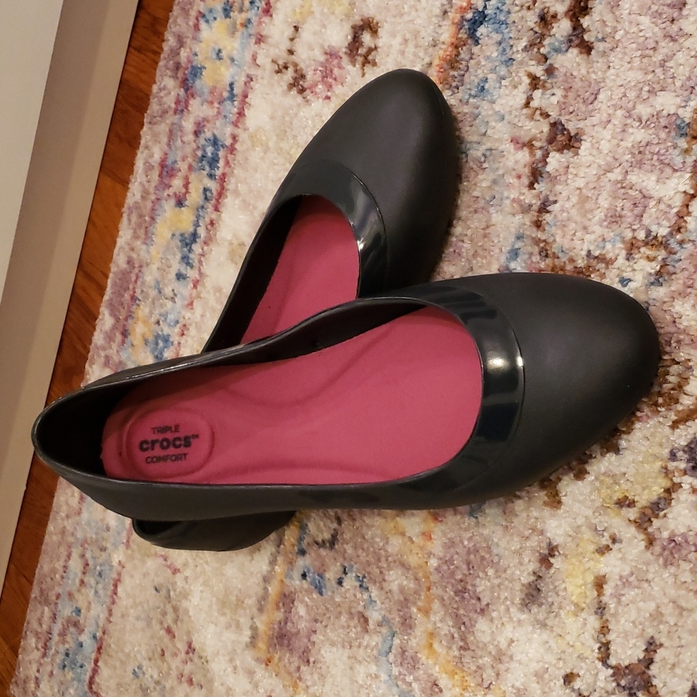 Navy flats, Crocs
